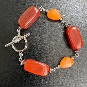 🩷Carnelian Agate Red Orange Chunky Beads and Silver Tone Bracelet toggle closure